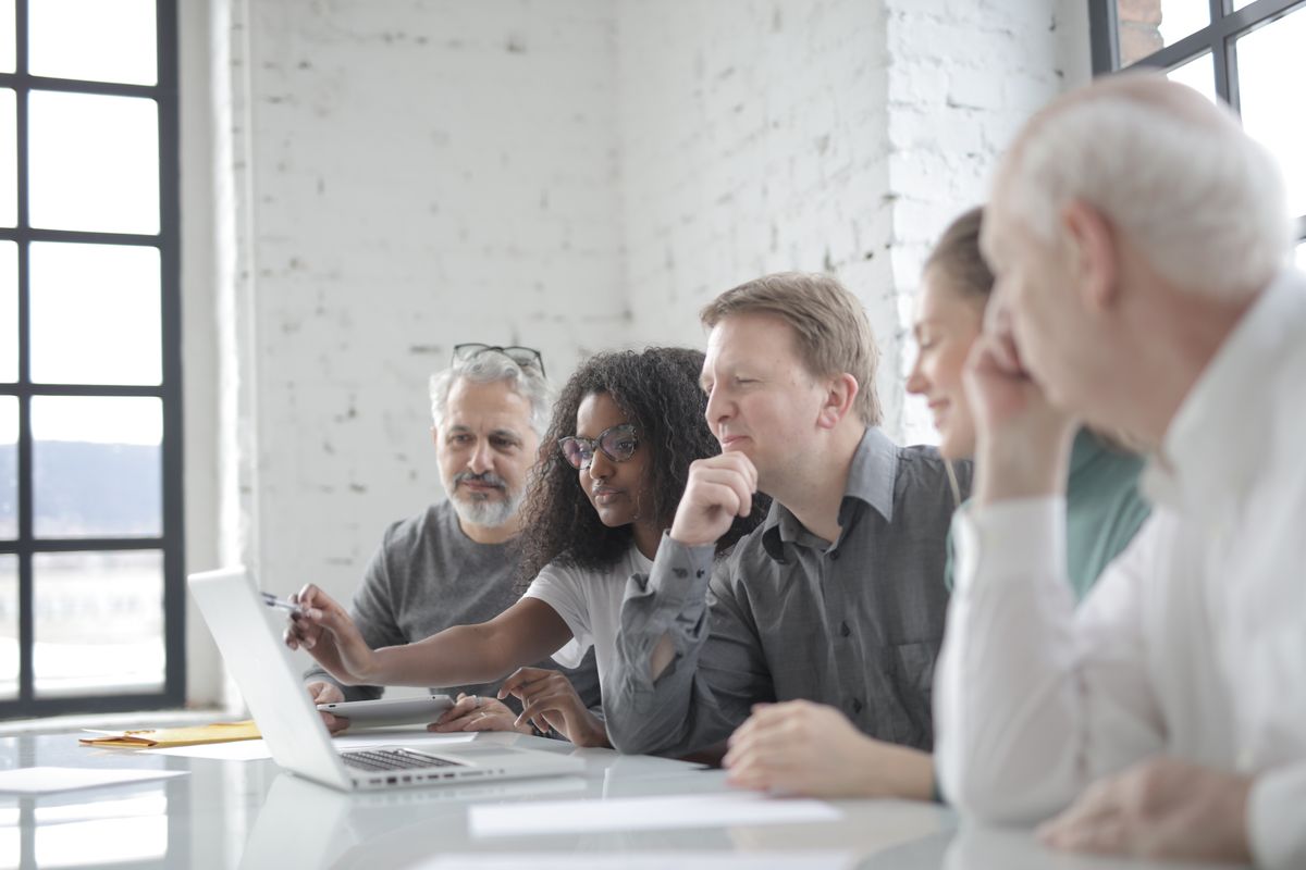 How to schedule posts on LinkedIn, and what it means for small B2B teams