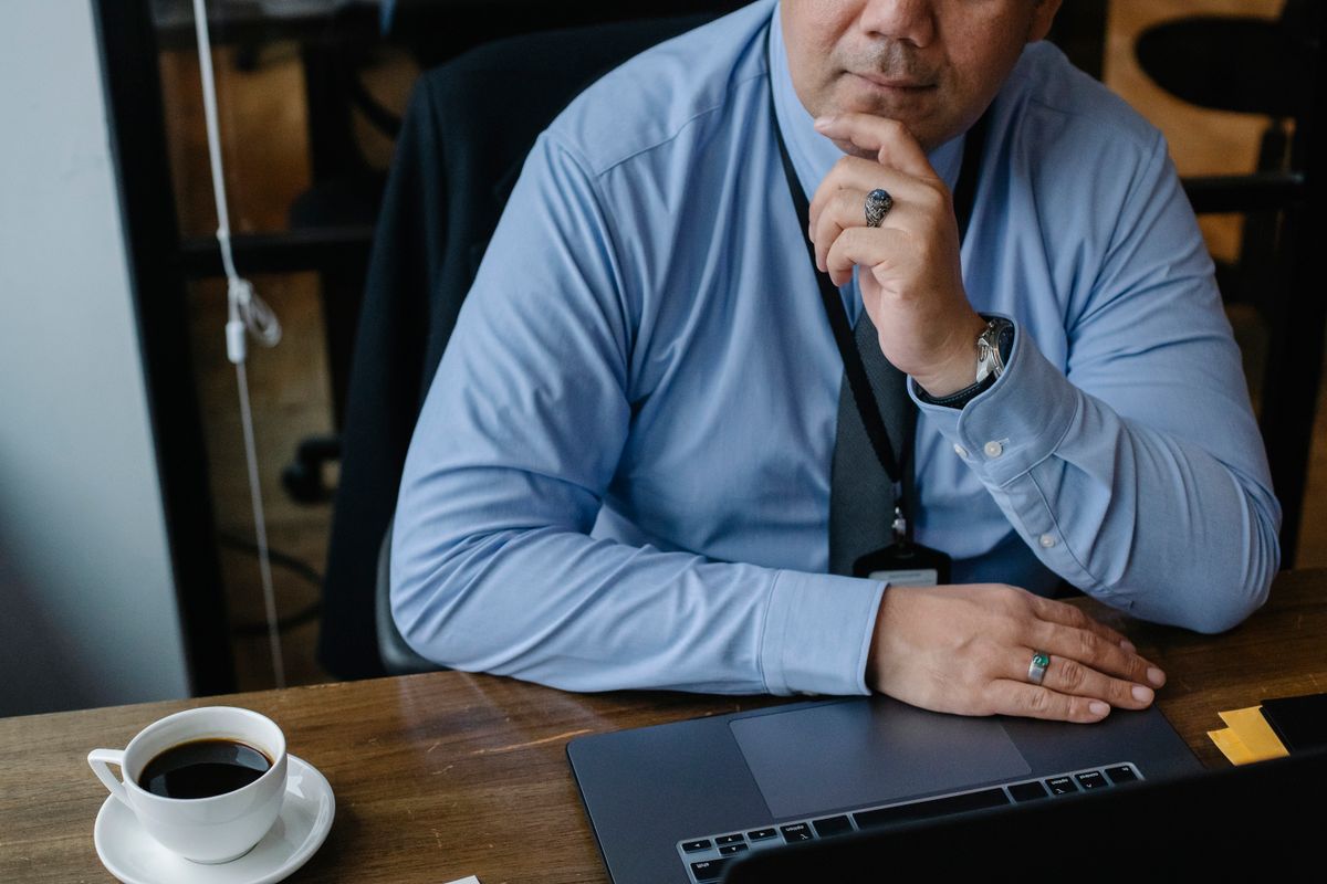 LinkedIn post ideas for B2B founders